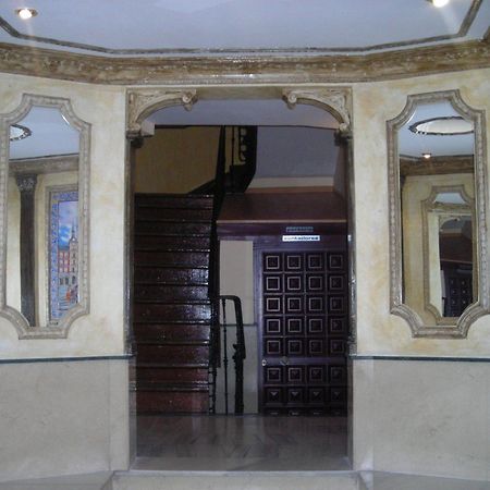 Hostal Comercial Madrid Exterior photo